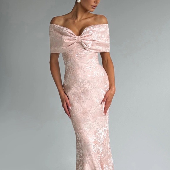 Chic Off-Shoulder Pink Maxi Dress - Picture 1 of 9